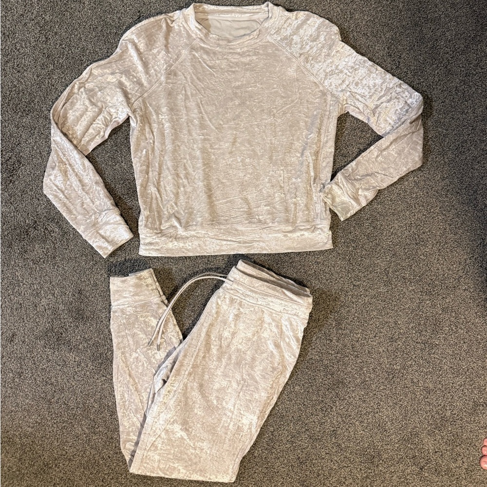 Lululemon (8) Limited Edition - Ready to crush velvet set